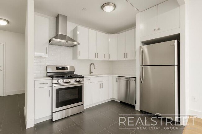 Foto del edificio - LUXURY Giant 2 BED LOFT in Queens!