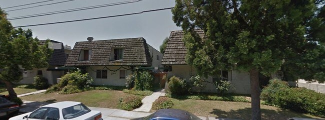 Foto del edificio - 8148 Hill Dr