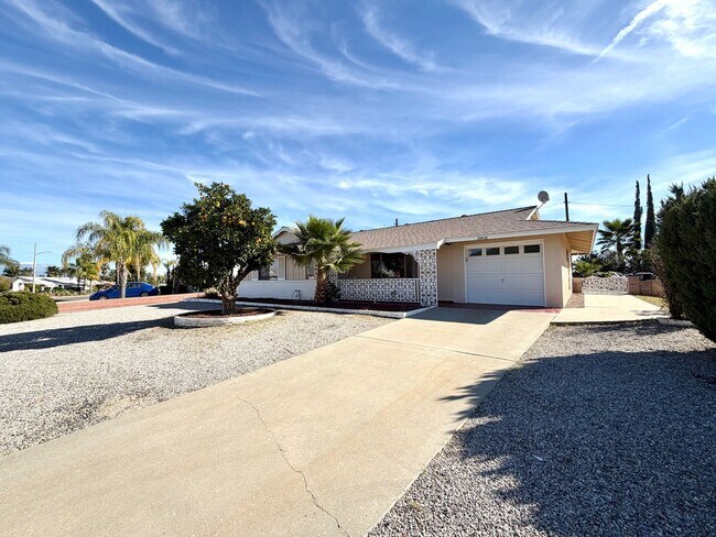 Foto del edificio - Low-Maintenance 2 Bed 2 Bath Home with Enclosed Patio in Sun City 55+ Community