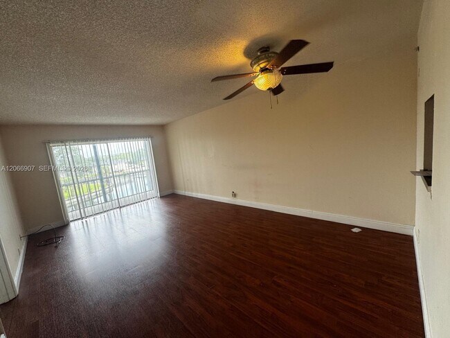 Foto del edificio - 8020 N Colony Cir