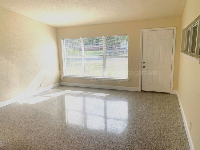 Foto del edificio - 202 Bamboo Dr