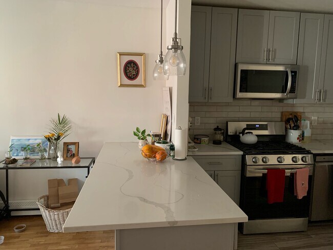 Foto del edificio - 987 Halsey St