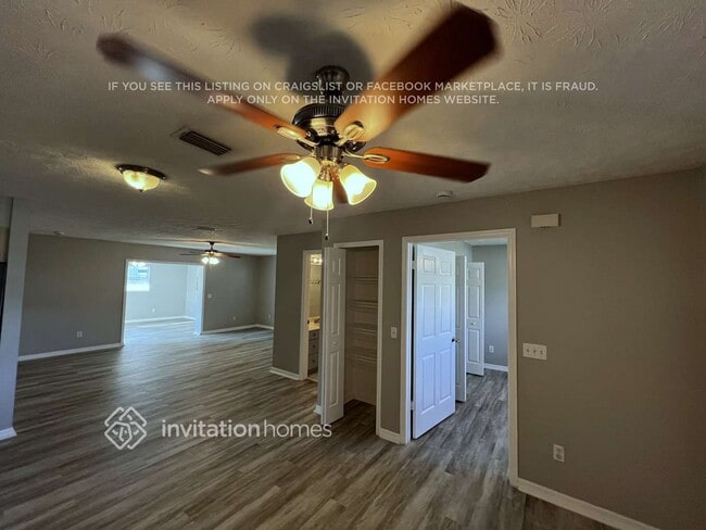 Building Photo - 2426 SE Renick Ave