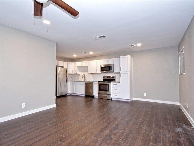Building Photo - 2703 Mulford Cove
