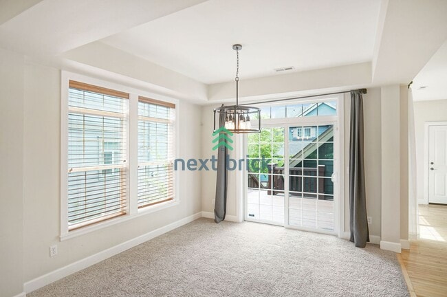 Building Photo - Stunning 3 Bed 2.5 Bath for Rent in Issaquah!