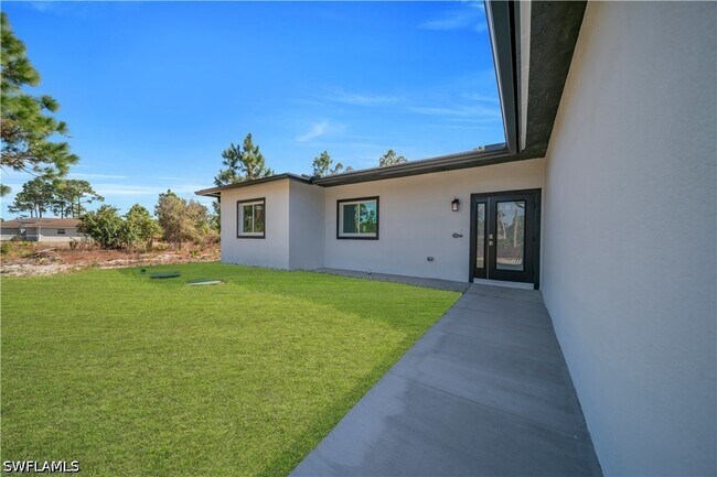 Foto del edificio - 828 Genoa Ave S