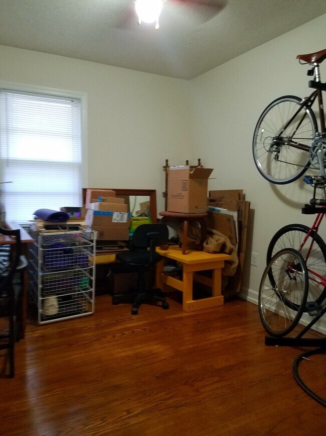 Foto del edificio - Three-Bedroom Corner Lot Home - Walking Distance to Park Circle