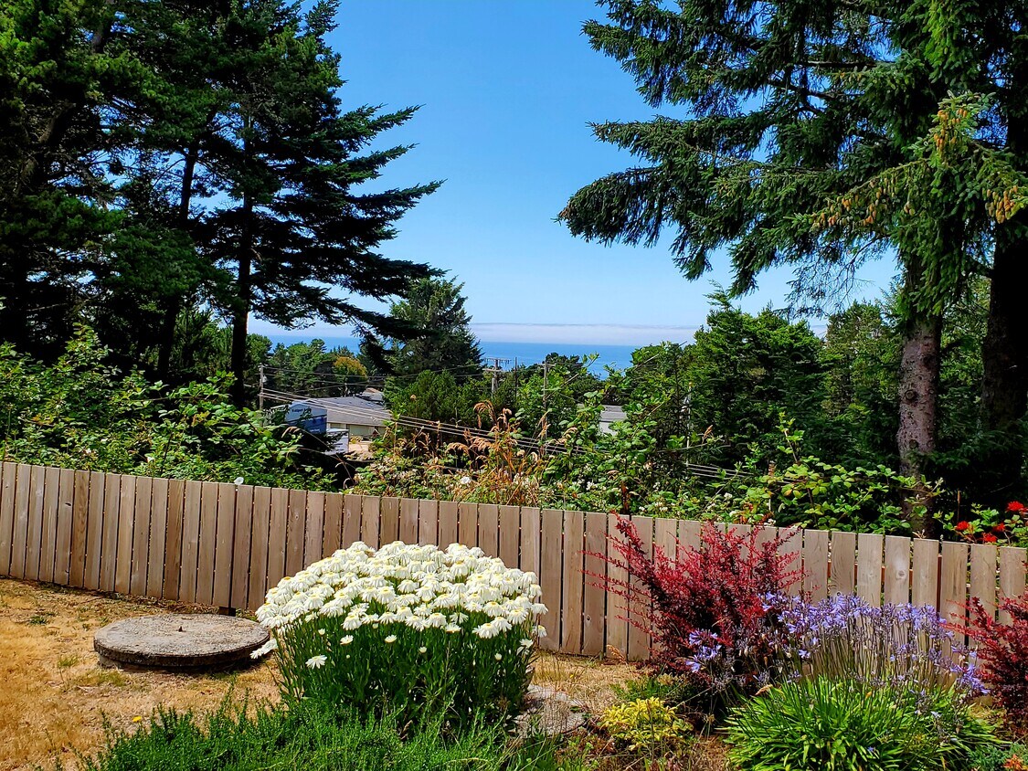 2114 NW View Ridge Dr, Waldport, OR 97394 House Rental in Waldport
