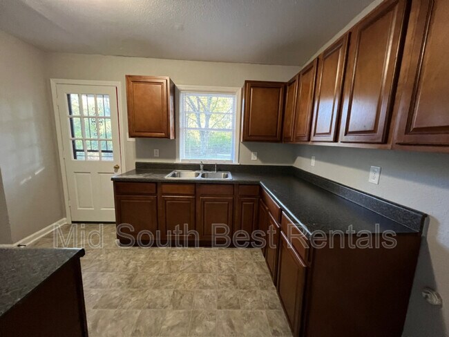 Building Photo - 447 Loraine Rd