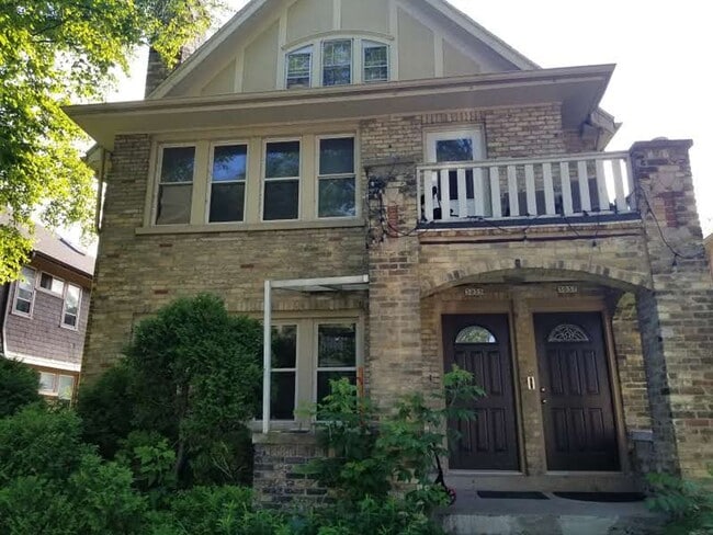 Building Photo - 3037 N. Downer Ave