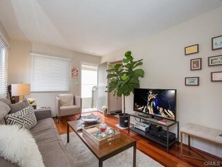 Building Photo - 472 3rd St