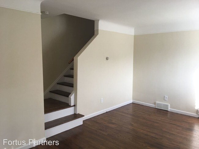 Building Photo - 26054 Pinehurst St