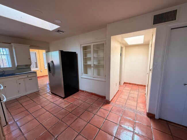 Foto del edificio - 3452 E Willard St