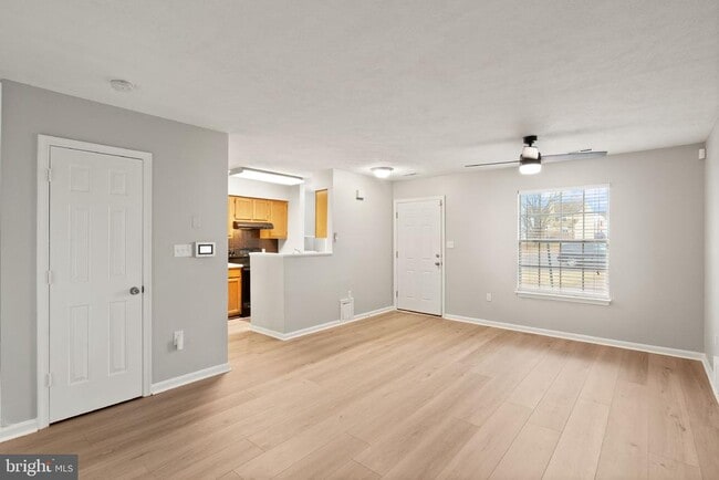 Foto del edificio - 448 Cromwell Ct