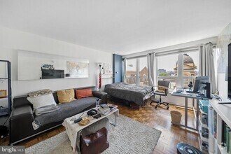 Building Photo - 224-30 W Rittenhouse Square