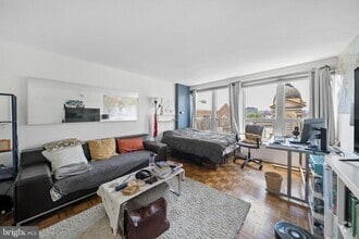 Building Photo - 224-30 W Rittenhouse Square