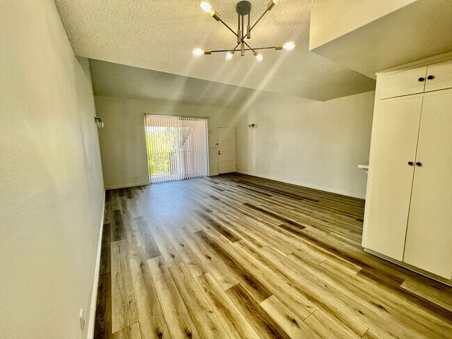 Foto del edificio - Georgous Calabasas Condo