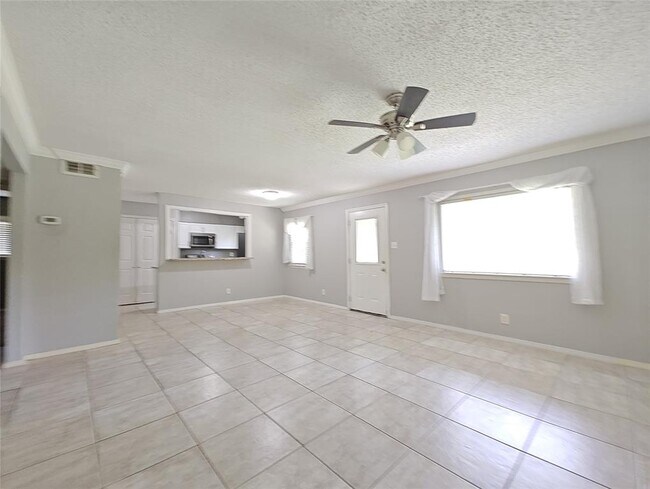 Foto del edificio - 5636 Birchmont Dr