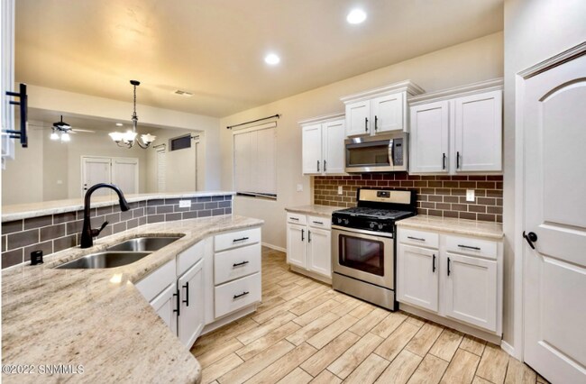 Foto del edificio - 3933 Agua Duro Dr