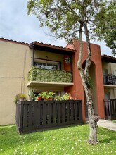 Building Photo - 10834 N Kendall Dr