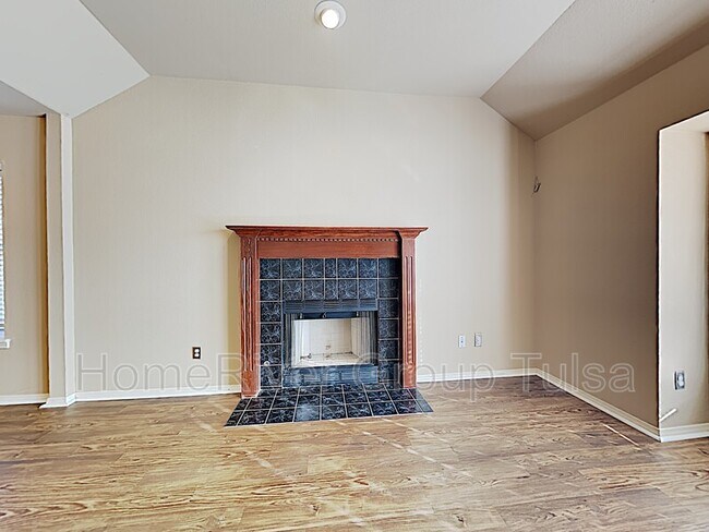 Building Photo - 3100 W Hartford St
