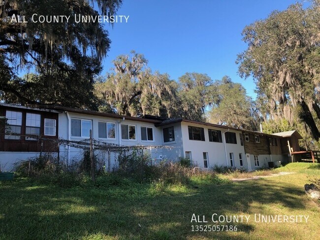 Building Photo - Lake Front Estate Home