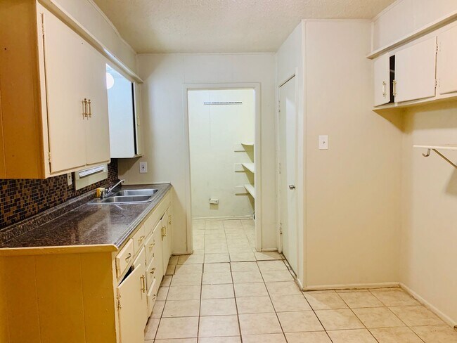 Foto del edificio - 2705 E 2nd St