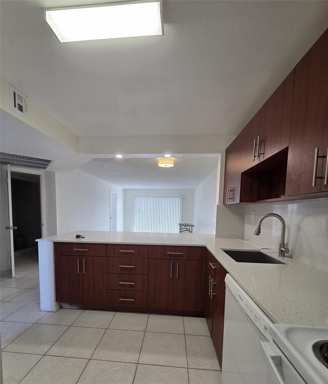 Foto del edificio - 8040 N Colony Cir