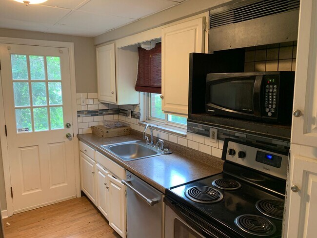 Building Photo - Beautiful Two Bedroom With Bonus Room In P...