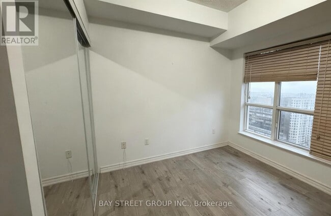 Building Photo - 909 Bay St.