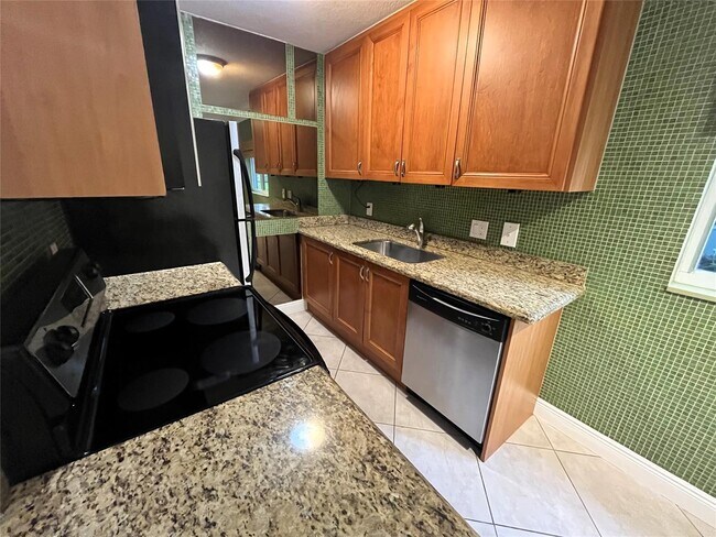 Foto del edificio - 1460 NE 18th St