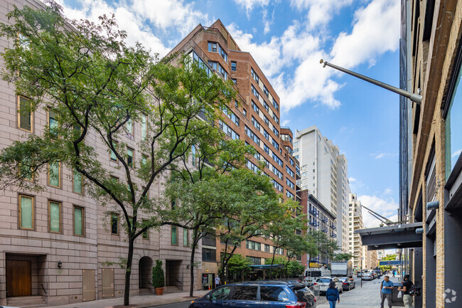 Building Photo - 220 E 67th St
