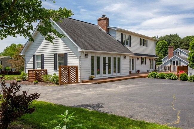 Foto del edificio - 84 Fairway Dr