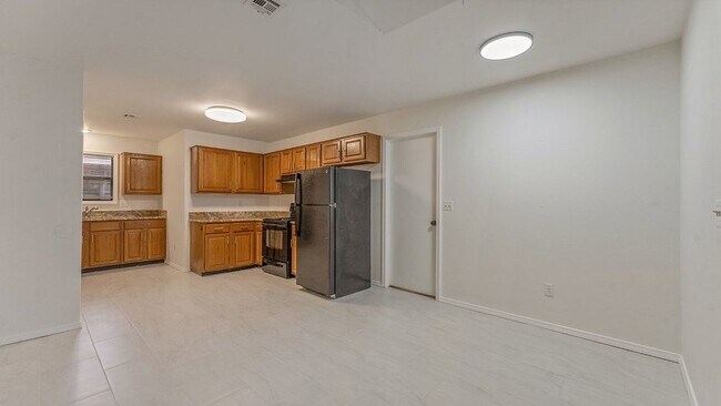 Foto del edificio - 2689 W Mt Comfort Rd