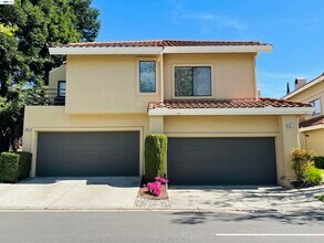 Building Photo - 3089 Lakemont Dr