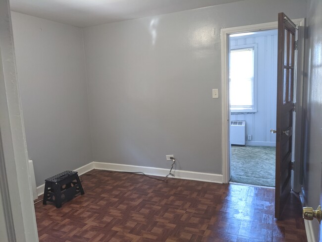 Building Photo - 2718 W Berwyn Ave