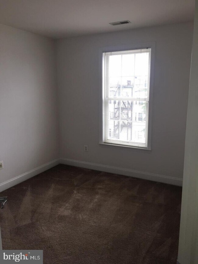 Building Photo - 841 Ramsay St