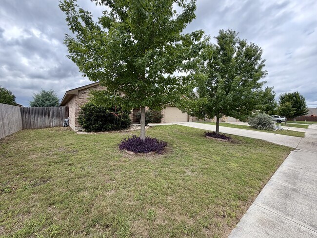 Foto del edificio - 646 Ridge Lawn Dr