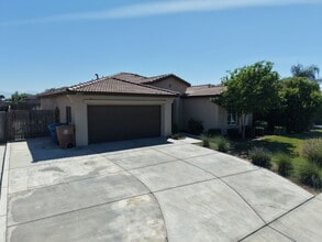 Building Photo - 2717 Mercedes Dr