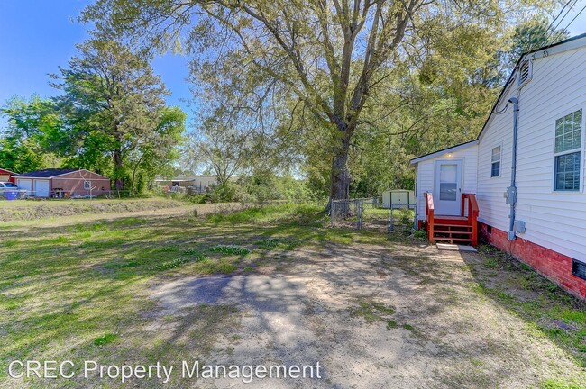 Building Photo - 3 br, 1 bath House - 2401 Eagle Drive