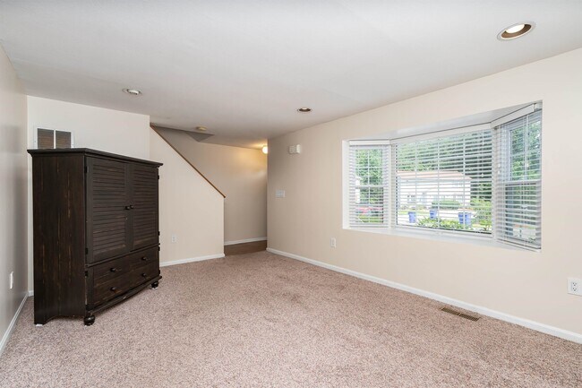 Building Photo - 3 Clydesdale Ct