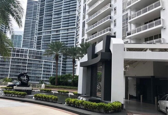 Building Photo - 901 Brickell Key Blvd