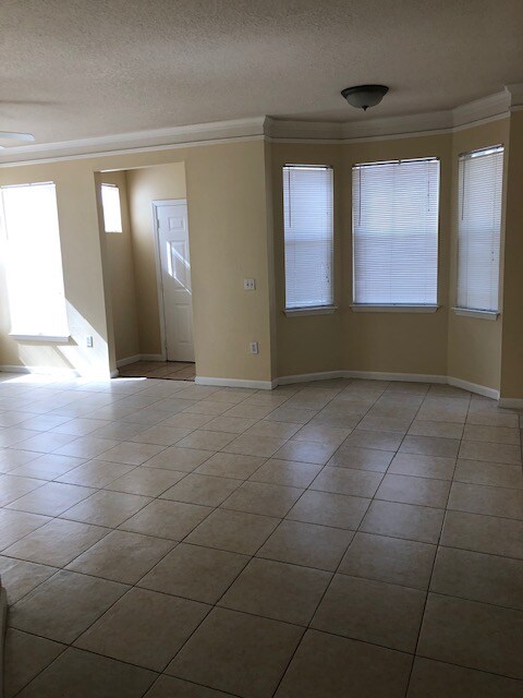 Building Photo - 10538 Villa View Cir