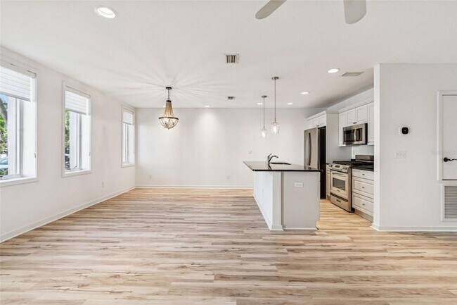 Foto del edificio - 1685 Laurel St