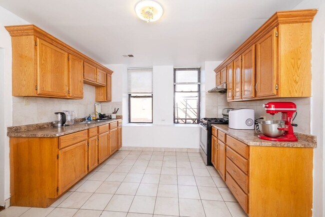 Building Photo - 535 W 31st St