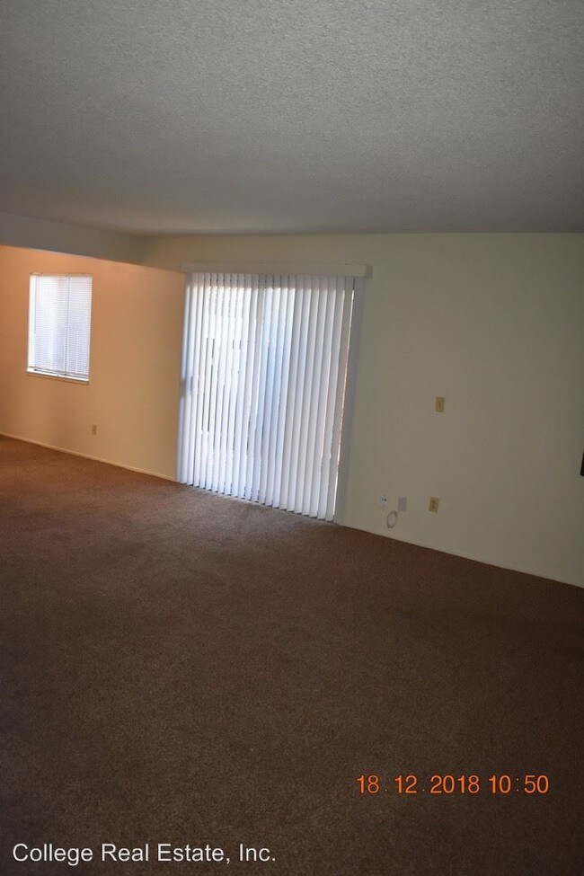 Building Photo - 2 br, 1 bath Apartment - 2341 Marine Ave.