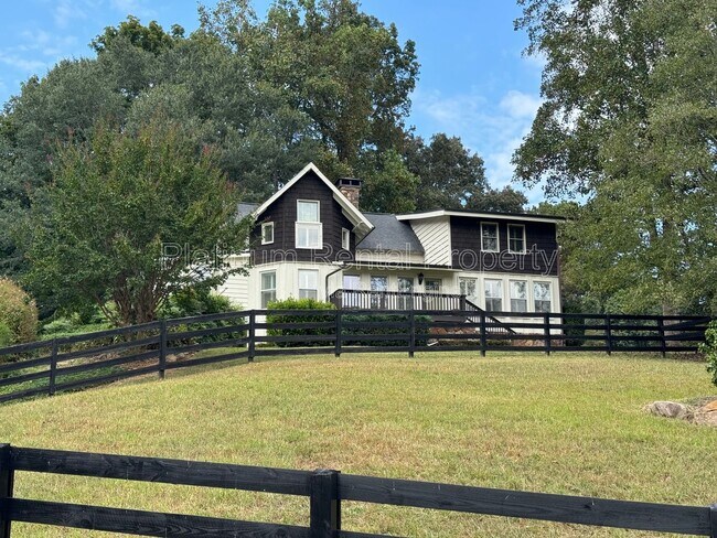 Foto del edificio - 467 Liberty Grove Rd