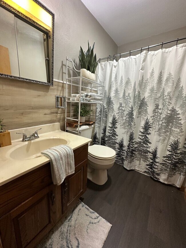 Foto del edificio - 3bed, 1 bath home for rent in Waterloo.