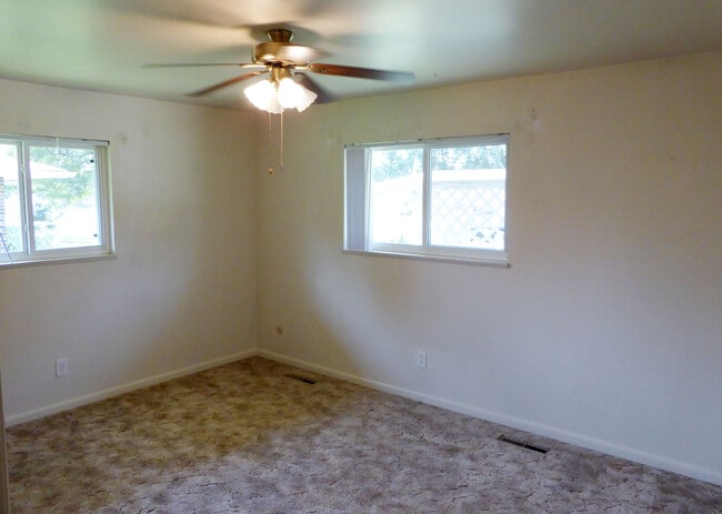 Building Photo - 808 Dawn Ave