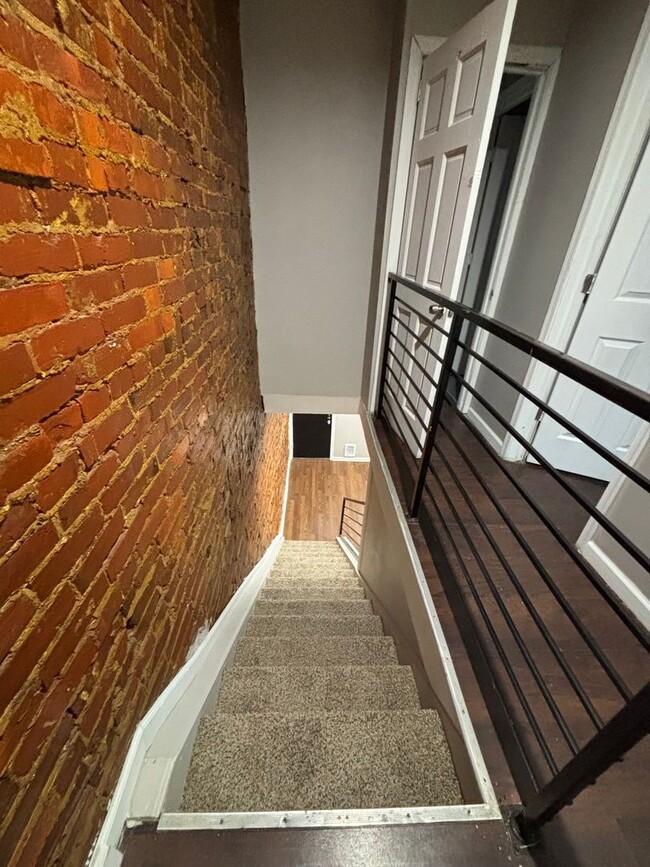 Building Photo - Beautiful renovated house in North Philade...